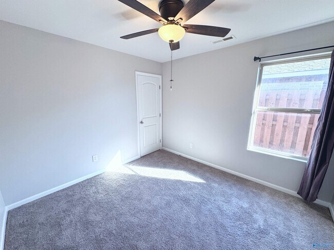 Building Photo - 121 Daymark Dr