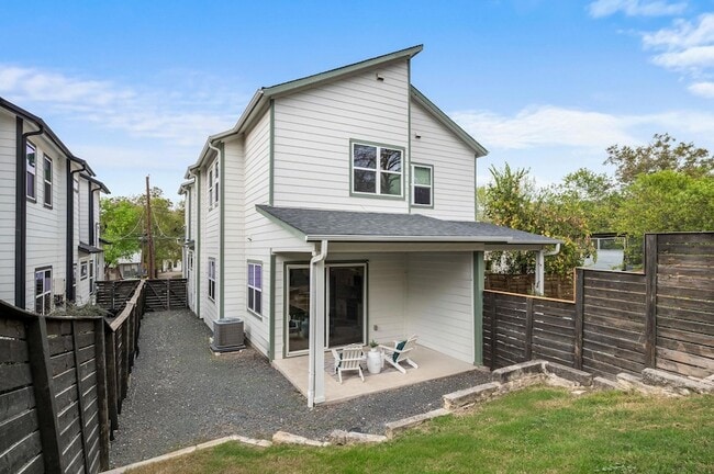 Building Photo - 1301 Cometa St