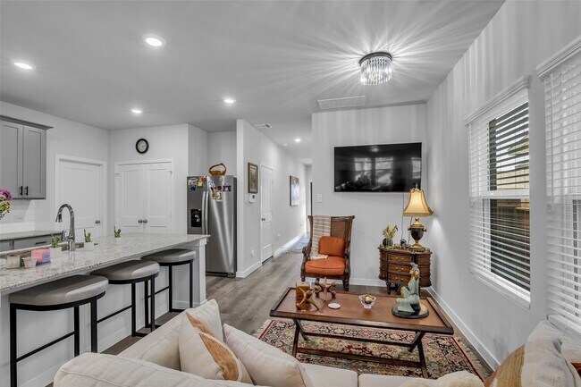 Building Photo - 7866 Alset Dr