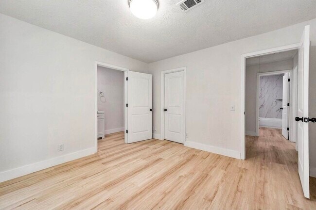 Building Photo - 1305 Winchester Dr