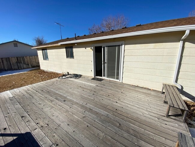 Building Photo - Cozy 3 Bedroom 1 Bath Home with Large Yard & 1 Car Attached Garage