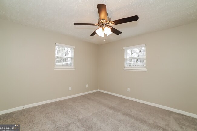 Building Photo - 5885 S Quail Dr