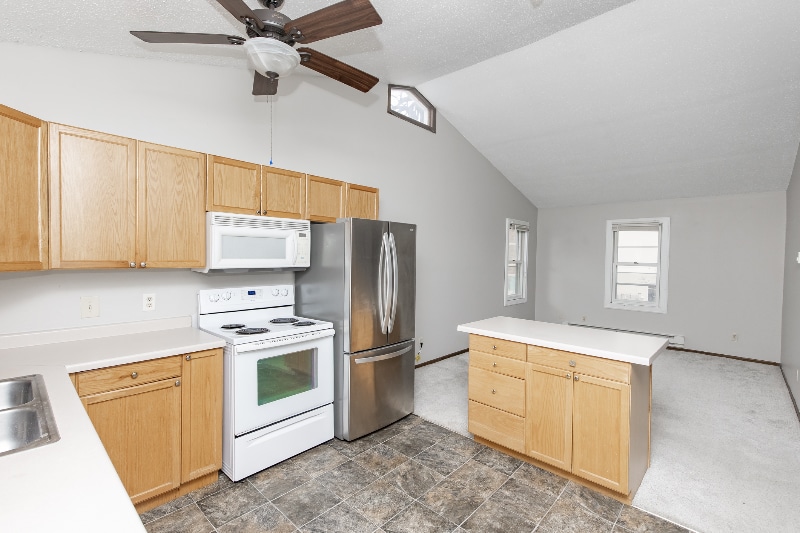 Building Photo - 344 6th Ave S