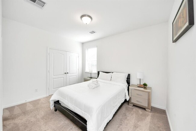 Building Photo - 8034 Royal Palm Dr