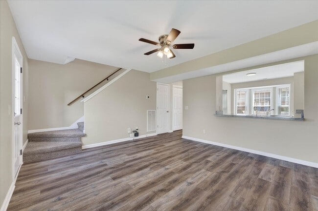 Building Photo - Pet Friendly Two Bedroom!