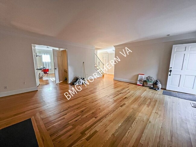 Building Photo - 1325 Lynnbrook Dr