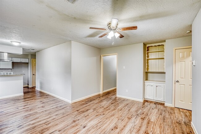 Building Photo - 4419 Curly Oaks Dr