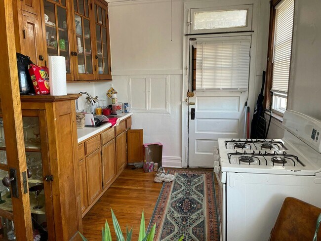 Building Photo - 4826 W Addison St