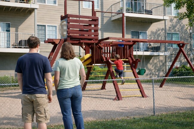 Building Photo - Diamond Valley Apartments