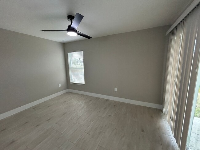 Building Photo - 1906 NW 21st Ave