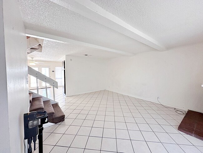 Building Photo - 674 Rolling Green Dr