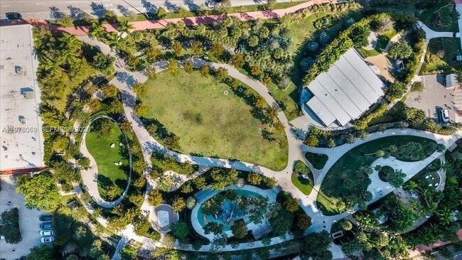 Building Photo - 650 West Ave