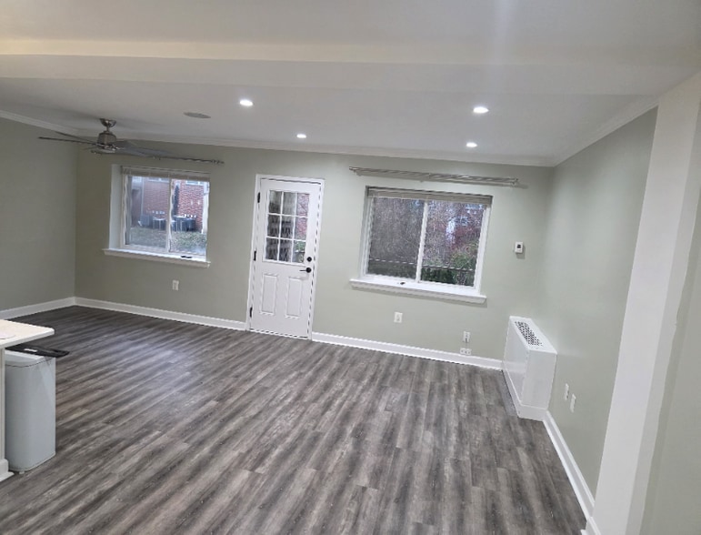 Building Photo - 9250 Edwards Way