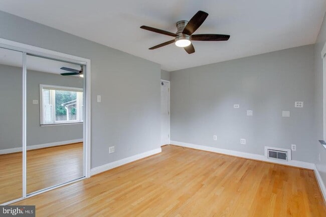 Building Photo - 5834 Pratt St