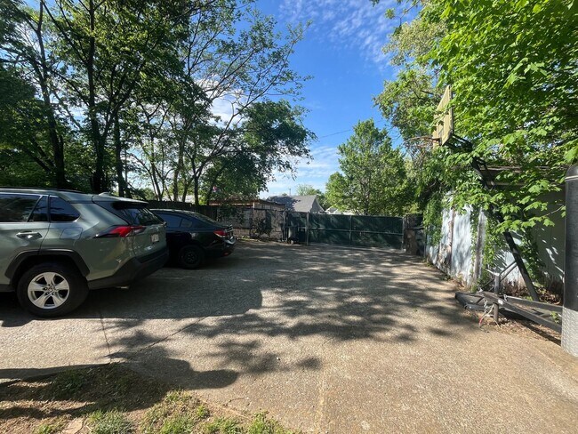 Building Photo - Charming East Nashville Home, 3 Bedrooms/3 baths, fenced yard