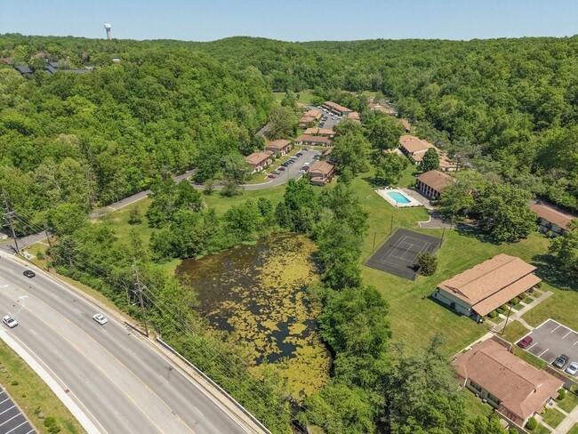 Building Photo - Discover the most affordable home in Belle Forest, located in Nashville's highly coveted 37221 zi...