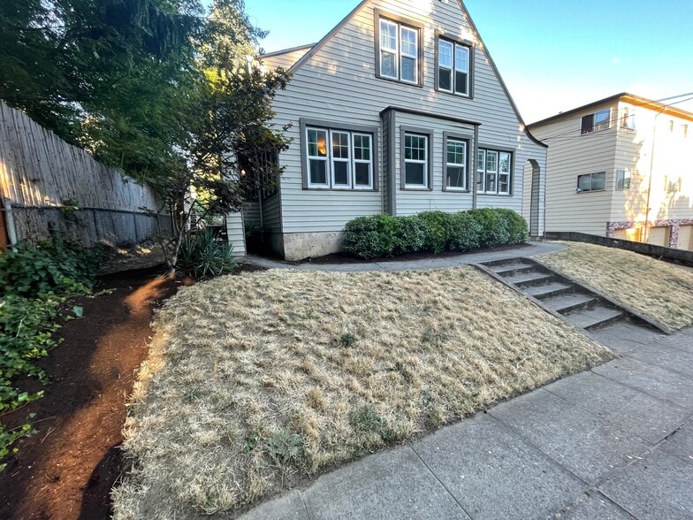 Building Photo - 1222 SE 23rd Ave