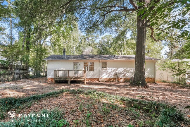 Building Photo - Beautiful 3 Bedroom Bungalow!