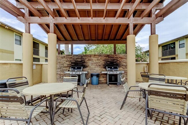 Building Photo - 12261 Sailwinds Dr