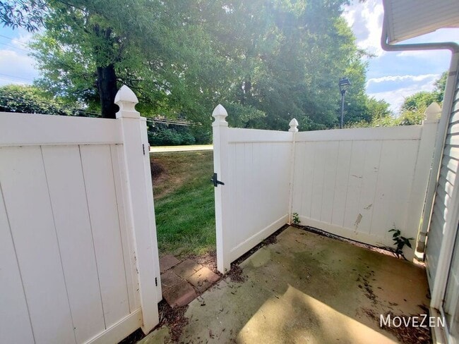 Building Photo - 8955 Gerren Ct