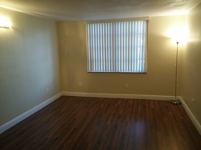 Building Photo - 3285 Foxcroft Rd