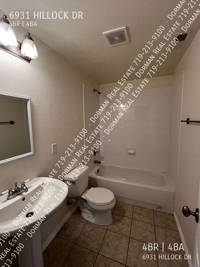 Building Photo - 6931 Hillock Dr