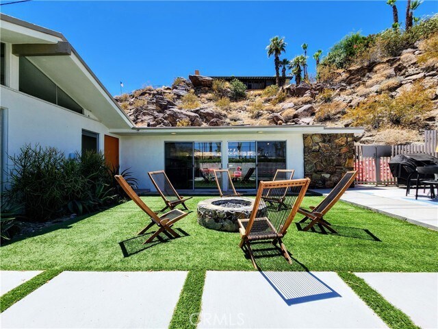 Building Photo - 2499 S Palm Canyon Dr