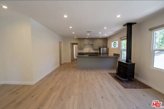 Interior Photo - 1127-1135.5 Vista