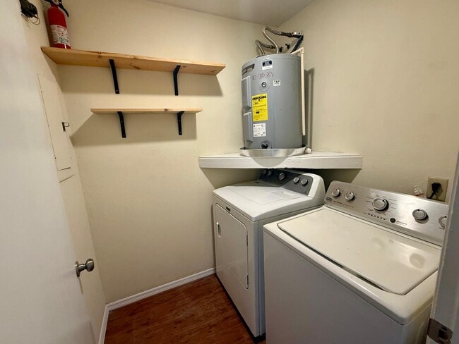 Building Photo - 2079 Santiago Way N