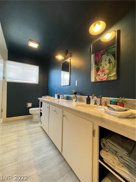 Building Photo - FULLY FURNISHED! & Recently renovated mid-term in downtown - close to arts district