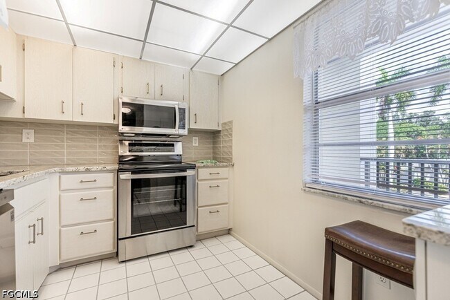 Building Photo - 1828 Pine Valley Dr