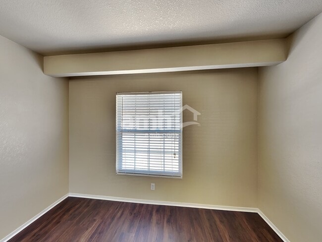 Building Photo - 8005 Sandmark Dr