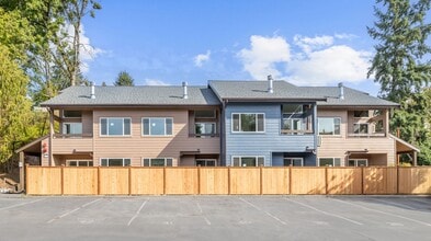 Building Photo - 1 BD 1 BA, beautiful rebuilt condo in conv...