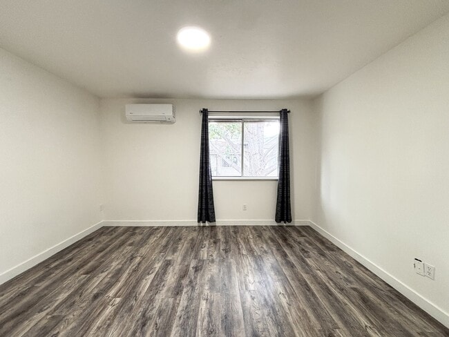 Building Photo - 436-436 S 800 W