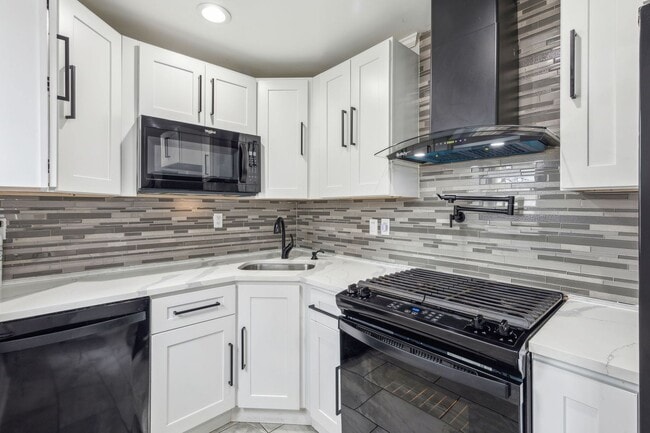 Building Photo - Newly Renovated Single Family Brewerytown