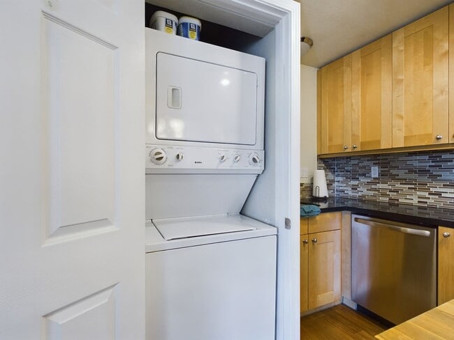 Building Photo - Remodeled 2-bedroom loft unit now available for rent!