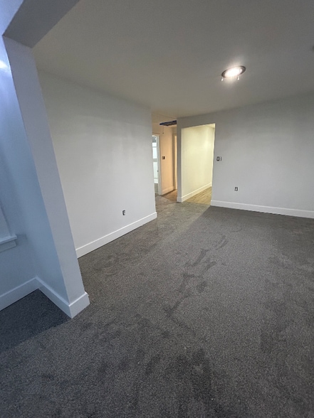 Building Photo - 6696 Washington Ave