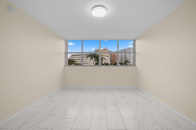 Building Photo - 100 Golden Isles Dr