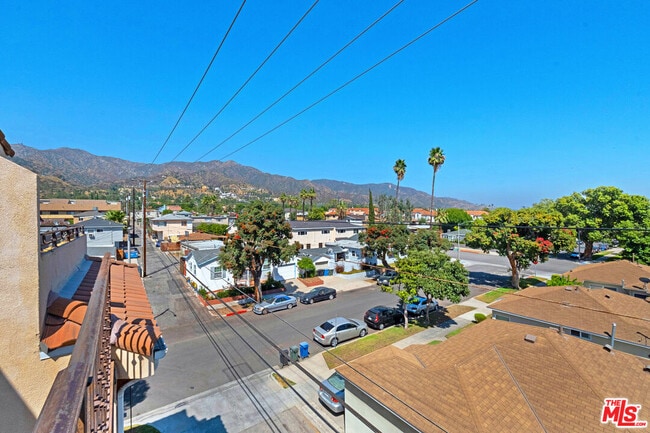 Building Photo - 650 E Palm Ave