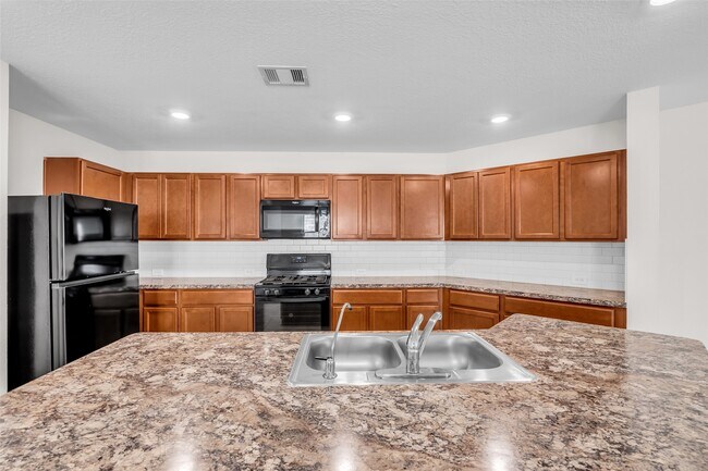 Building Photo - 6715 Hillsdale Creek Dr