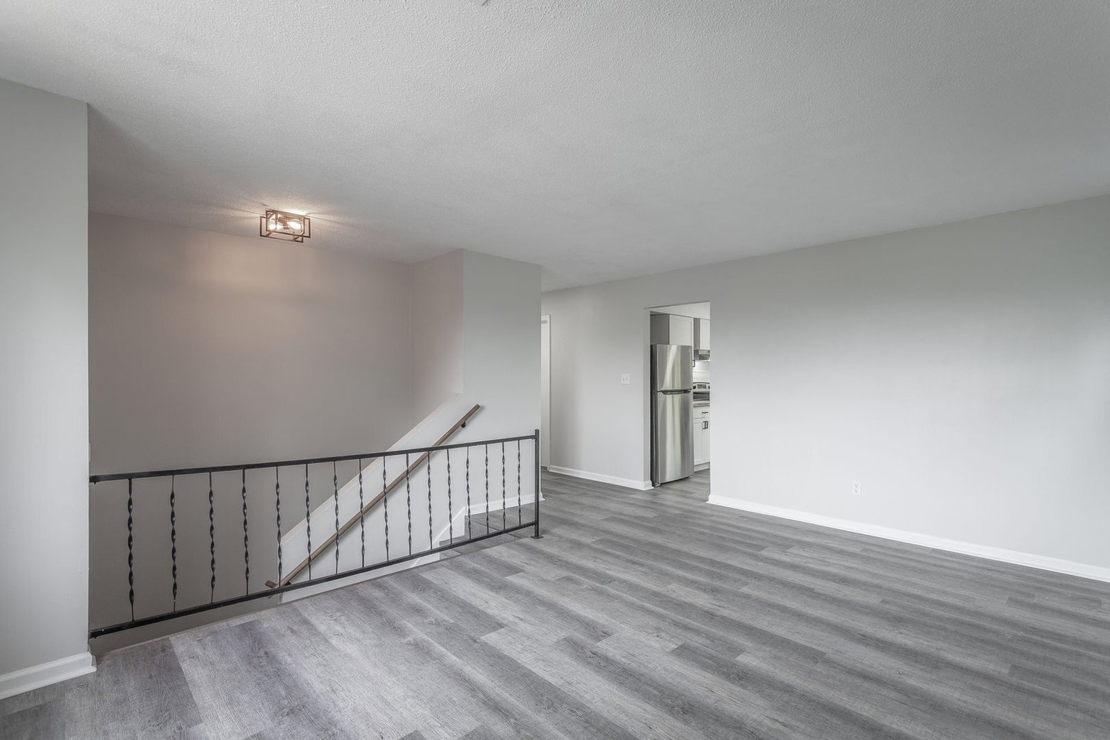Building Photo - 833 Sylvan Dr