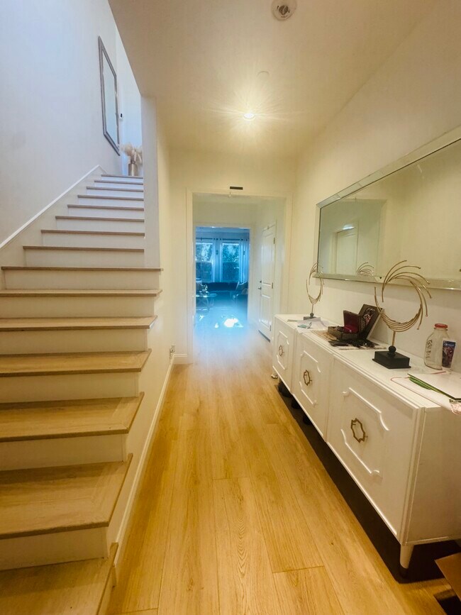 Building Photo - 113 Churchill