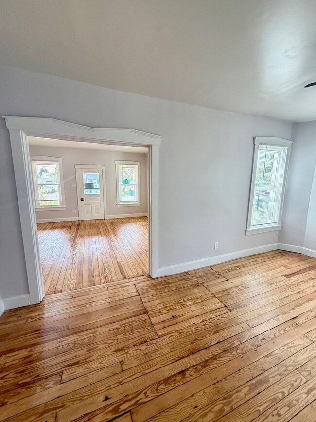 Building Photo - 37 N Kinzer Rd