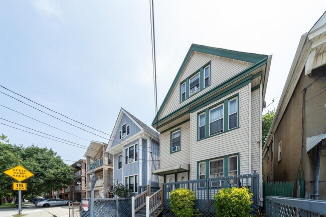 Building Photo - 60 Randolph Ave