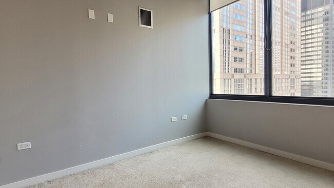 Building Photo - 235 W Van Buren St