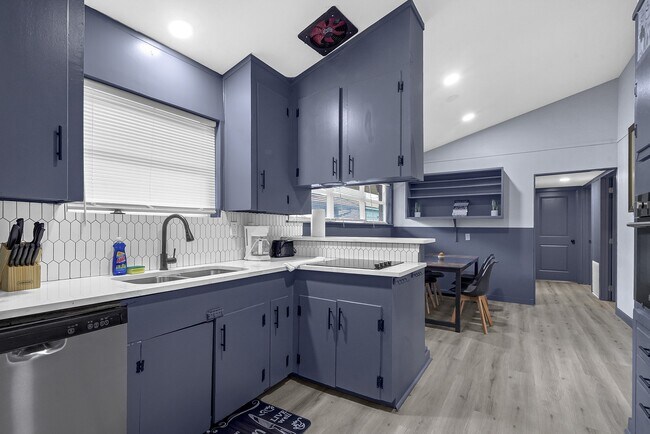 Building Photo - 11103 Greenwillow Dr