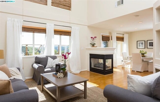 Building Photo - 20400 Summercrest Dr