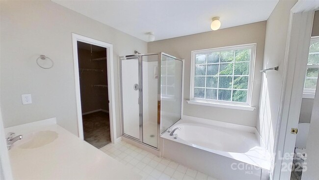 Building Photo - 12111 Carolina Oak Cir