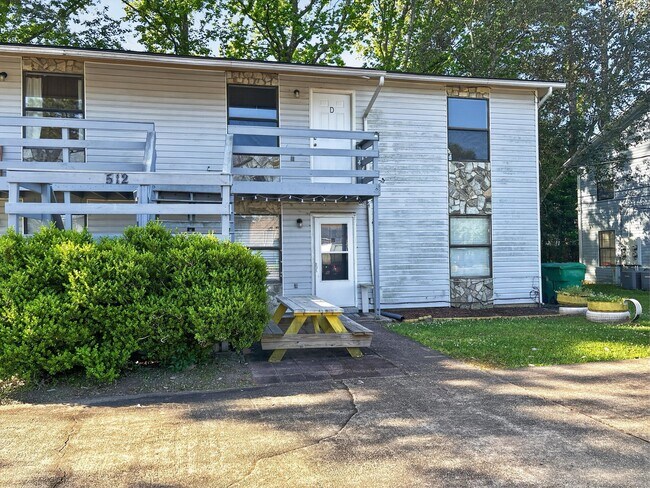 Building Photo - 512 Landview Dr