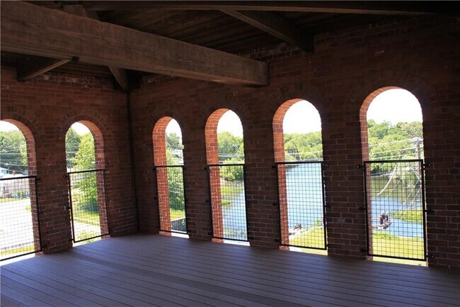 Building Photo - 624 Washington St